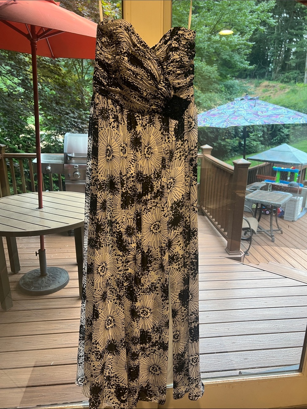 NWOT White House Black Market Black White Strapless Floral Maxi Dress. Size 4